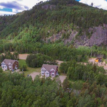 Condo Mont-Edouard 2 Л'Анс-Сен-Жан Экстерьер фото